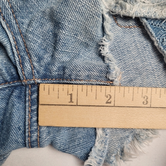American Eagle Lightwash Hi Rise Festival Distressed Shorts Size 4 - Picture 12 of 12